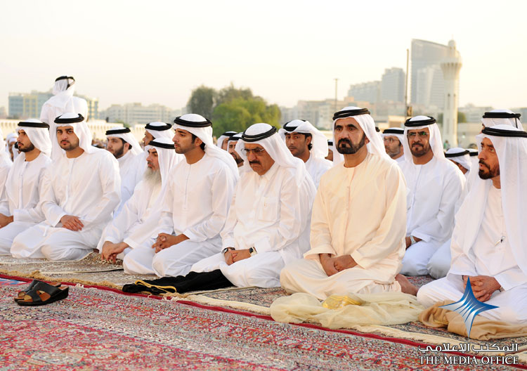 حكام الإمارات يؤدون صلاة العيد ويستقبلون المهنئين